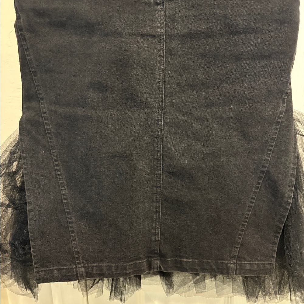 Black Tulle Hem Pencil Skirt - Women - Picture 2 of 7